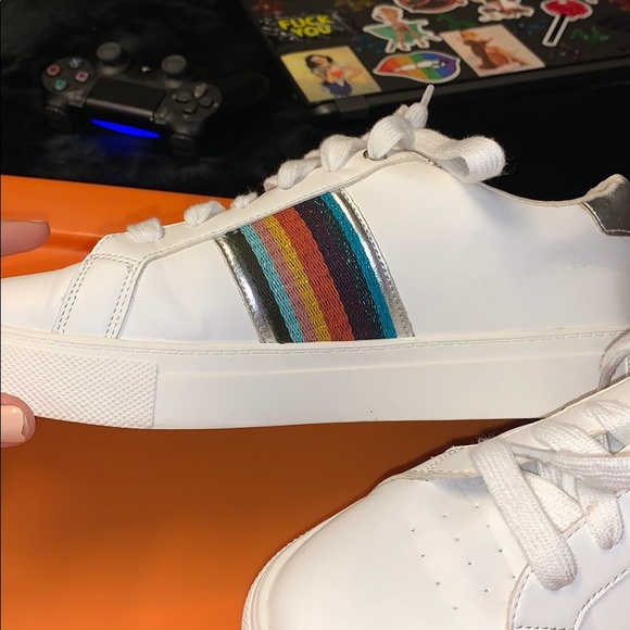 Shoes - Picture 3 of 7